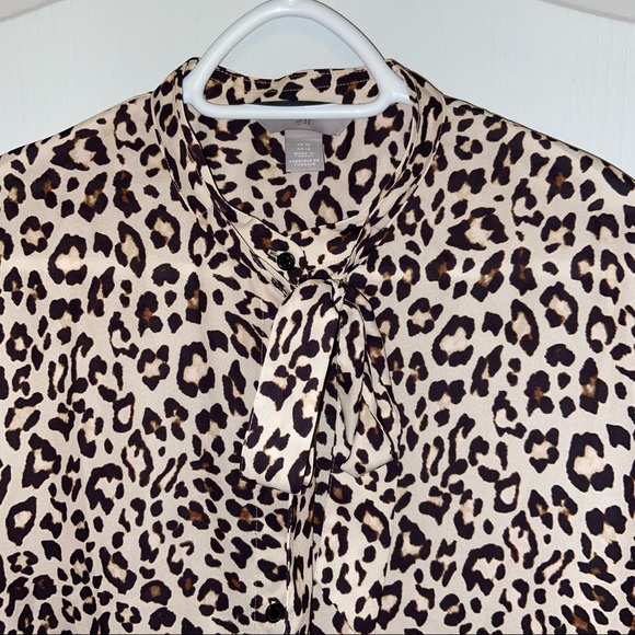 Leopard print Button-up with ties Blouse - Picture 2 of 10